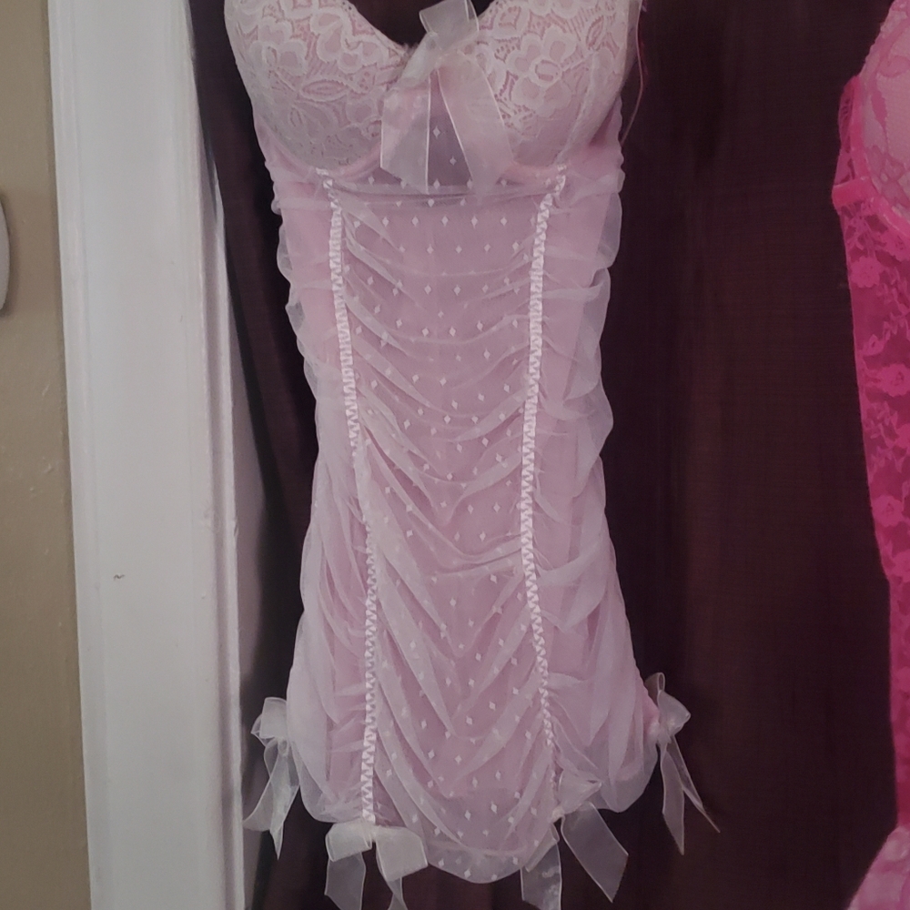 Lingerie - Picture 2 of 4